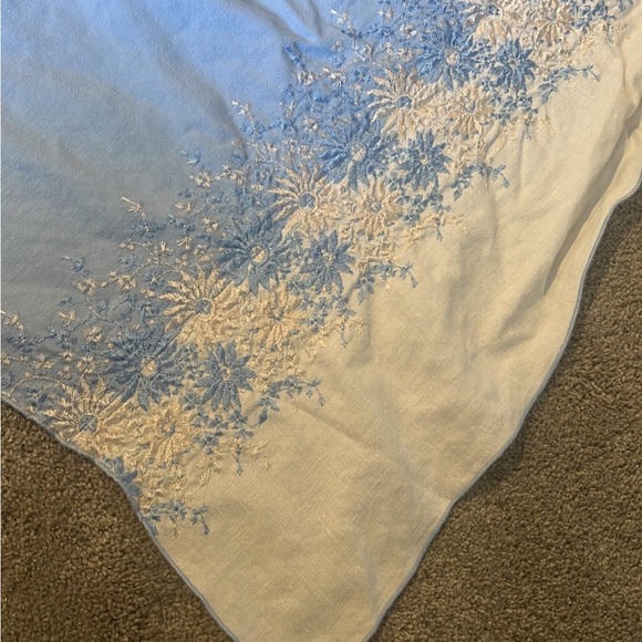 Tablecloth - Picture 3 of 6